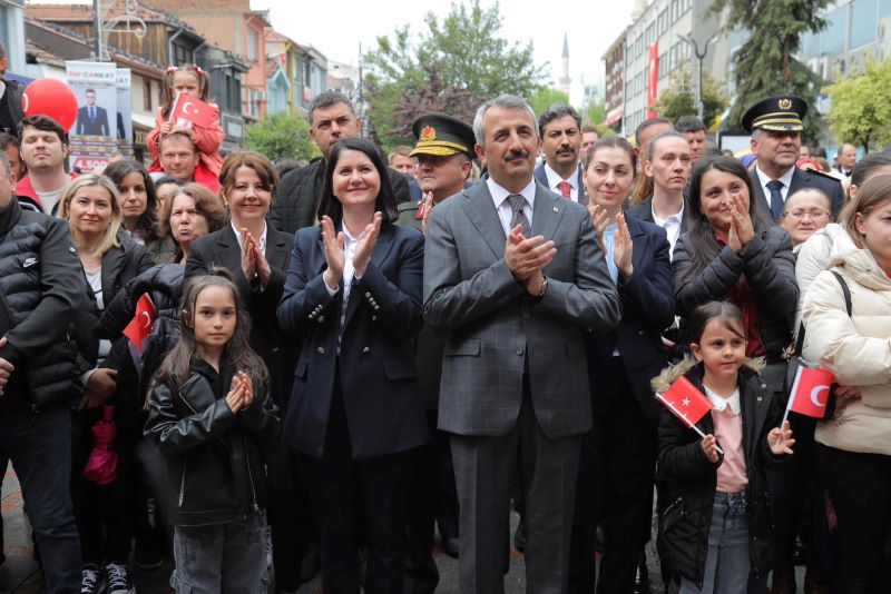 Çocuklar bayramını coşkuyla kutladı