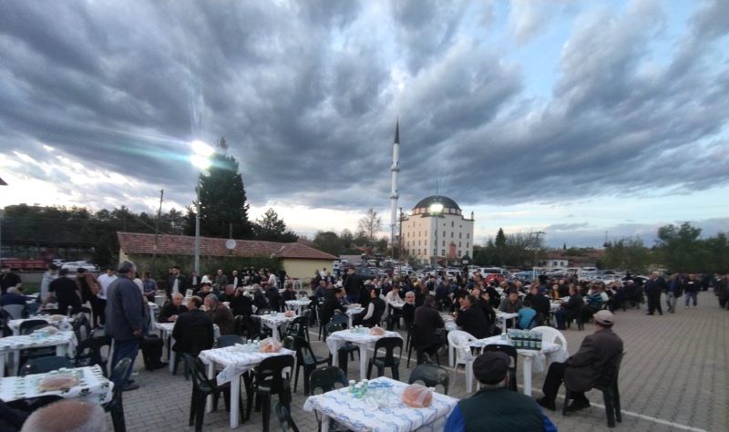 Kezer ailesinden iftar yemeği