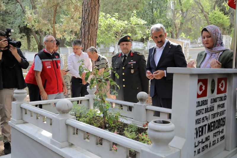 Şehit kabirleri ziyaret edildi