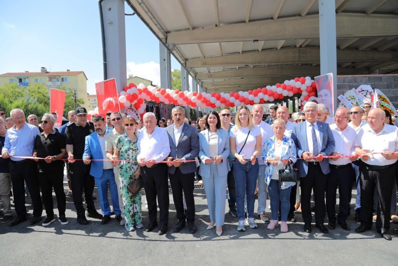 Cumartesi pazarı yeni yüzüyle hizmete girdi