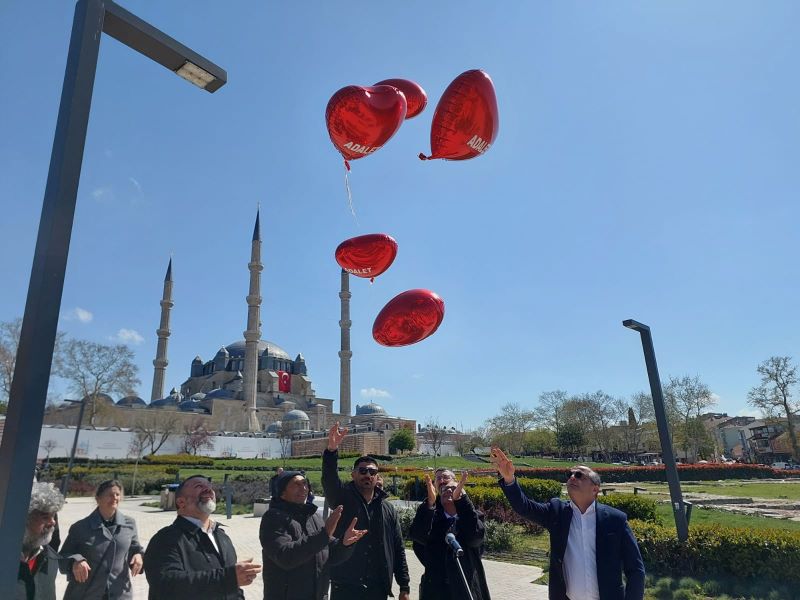 8 Nisan Dünya Romanlar