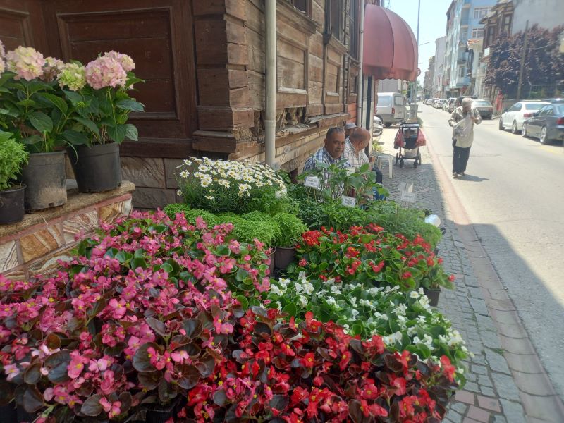 Aldığı maaşla geçimini zor