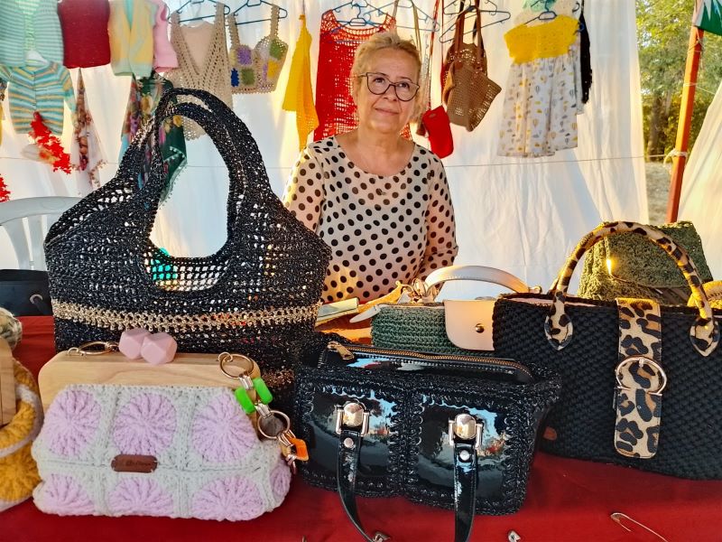 El sanatlarına gönül vermiş