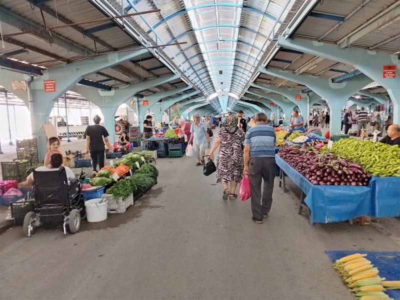 Pazartesi günleri kurulan halk