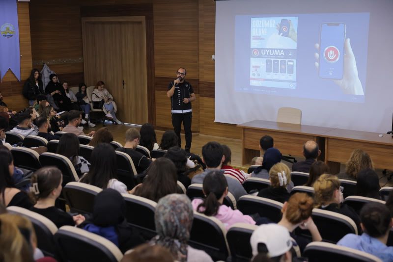 Trakya Üniversitesinde öğrencilerin bilinçlendirilmesi