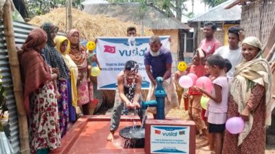 Düzenledikleri çeşitli projelerle çocukların yüzlerini