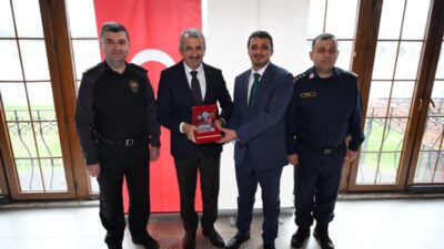 DESTEK OLAN İŞ İNSANLARINA PLAKET