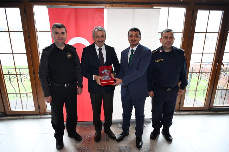 DESTEK OLAN İŞ İNSANLARINA PLAKET