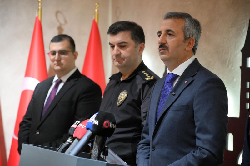 VALİ SEZER, “DEDİKODULARLA KAYBEDECEK ZAMAN YOK”