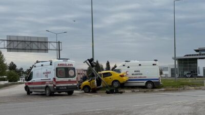 Edirne’de, Kırklareli kavşağında meydana gelen kazada Meriç İlçe Belediyesi hasta