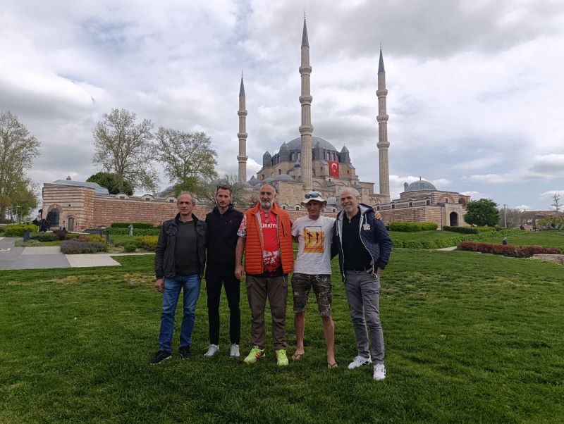 İstanbul ve Çanakkale’de düzenlenen Troya Maratonu’ndan derecelerle dönen Edirneli atletler,