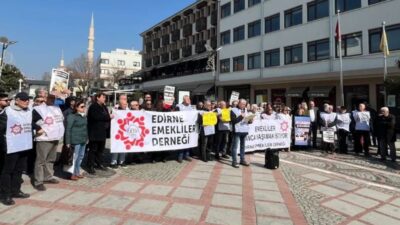 Artan hayat pahalılığına dikkat çeken emekliler, yürüyüş ve basın açıklamasıyla