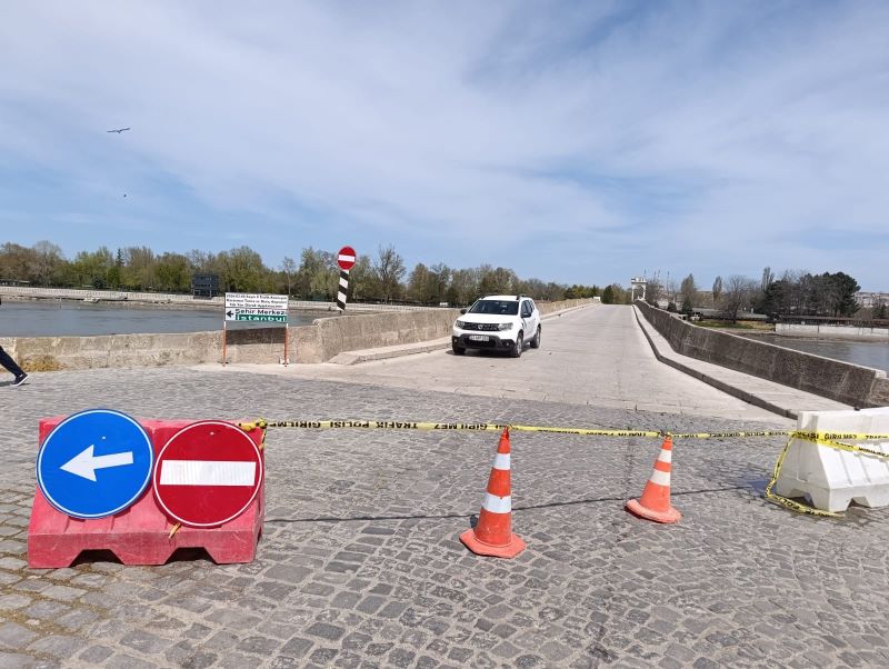 Edirne’de Meriç ve Tunca köprülerde ters yön kuralını ihlal eden