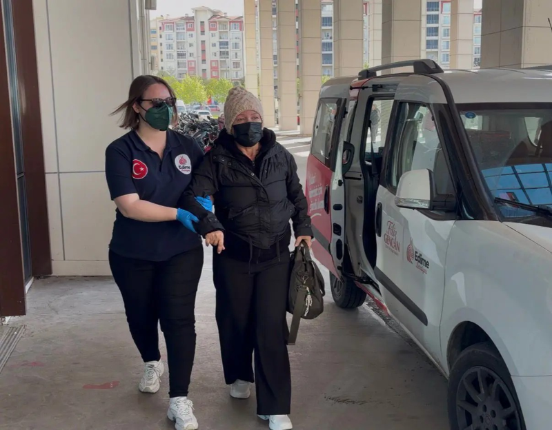 Edirne Belediyesi, kanser tedavisi gören vatandaşların hastaneye ulaşımını kolaylaştırmak amacıyla