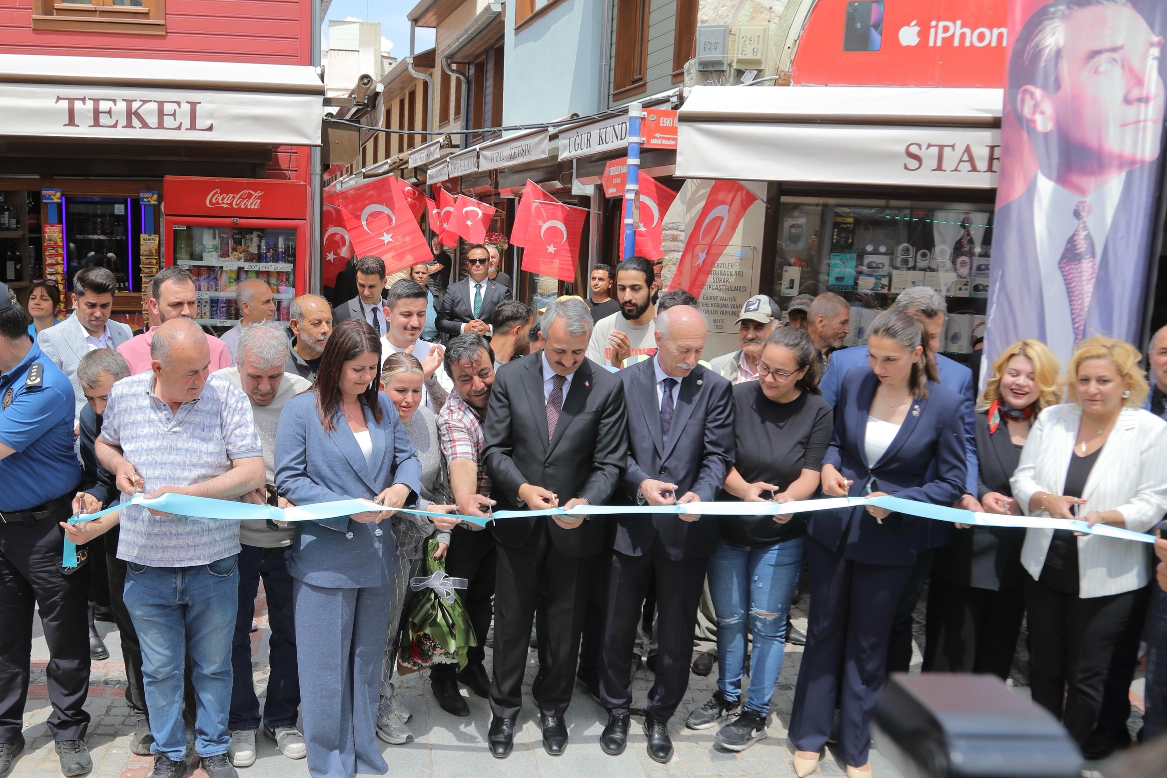 Edirne’de restorasyonu tamamlanan tarihi Terziciler Çarşısı düzenlenen törenle yeniden hizmete
