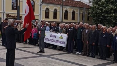 Edirne Erkek Öğretmen Okulu mezunları düzenlenen geleneksel buluşma programında bir