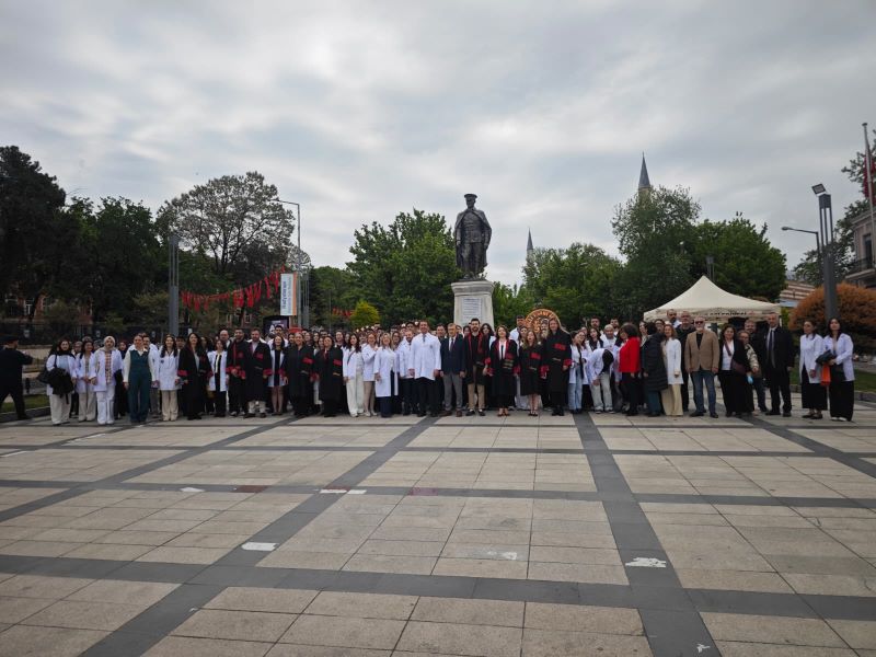 Edirne’de 14 Mayıs Bilimsel Eczacılık Günü kapsamında düzenlenen törende, eczacılık