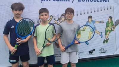 Okul Sporları Küçük Erkekler Tenis Müsabakalarında Kırkpınar Ağası Alper Yazoğlu