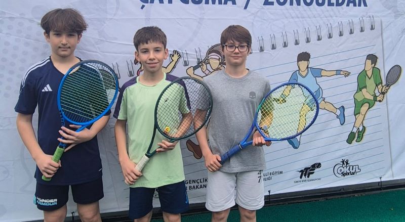 Okul Sporları Küçük Erkekler Tenis Müsabakalarında Kırkpınar Ağası Alper Yazoğlu