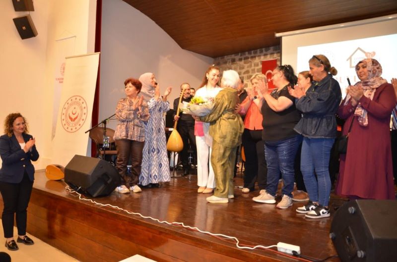 Edirne’de anneler günü etkinlikleri kapsamında Aile ve Sosyal Hizmetler İl