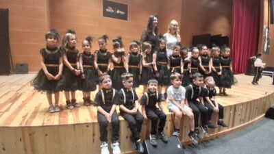 Edirne Zübeyde Hanım Anaokulu 5 yaş grubu öğrencileri, düzenlenen mezuniyet