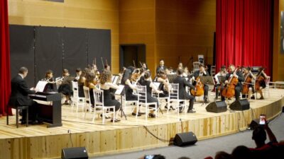 Edirne Belediyesi Konservatuvarı bünyesinde yıl boyunca çeşitli müzik branşlarında eğitim