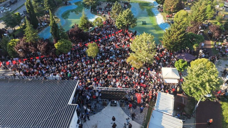 Edirne'de yüzlerce vatandaş, A Milli Futbol Takımı'nın Avustralya ile karşı
