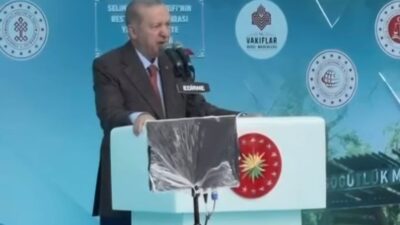 Edirne'de toplu açılış törenine katılan Cumhurbaşkanı Erdoğan, alandaki kalabalığa dikkat