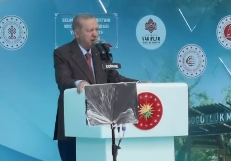 Edirne'de toplu açılış törenine katılan Cumhurbaşkanı Erdoğan, alandaki kalabalığa dikkat