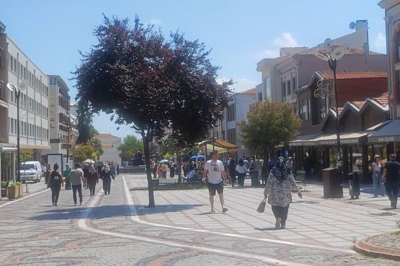 Yaz mevsiminin etkisini hissettirmeye başladığı Edirne’de hava sıcaklıkları mevsim normallerinin
