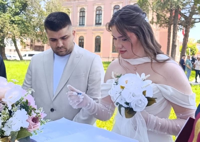Edirne'de evlilik tarihlerini unutulmaz kılmak isteyen 33 çift, nikâh için