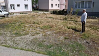 Kocasinan Mahallesi Ahmet Çalışkan Caddesi üzerinde bulunan Emek Sitesi’nde çevre