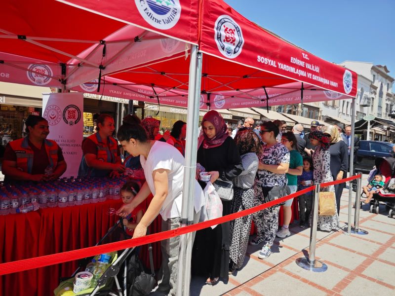 Edirne’de Muharrem ayı dolayısıyla düzenlenen Aşure Günü etkinliğinde bin kişilik