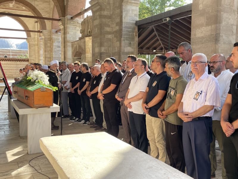 Edirne'de yaşamını yitiren emekli öğretmen Emel Polat, düzenlenen cenaze töreninin