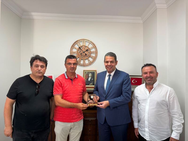 Edirne Gazeteciler Derneği Başkanı Gökhan Tuzladan, Başkan Yardımcısı Mehmet Şenol