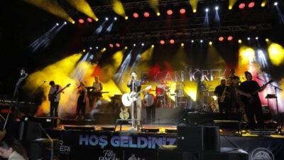 665'inci Tarihi Kırkpınar Yağlı Güreşleri Festivali kapsamında Edirne'de sahne alan