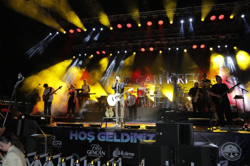 665'inci Tarihi Kırkpınar Yağlı Güreşleri Festivali kapsamında Edirne'de sahne alan