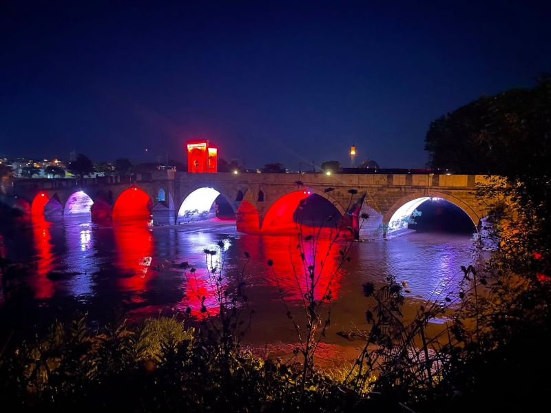 Edirne'nin simge yapıları arasında yer alan tarihi Meriç ve Tunca