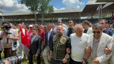 Edirne’de düzenlenen 665’inci Tarihi Kırkpınar Yağlı Güreşleri kapsamında gerçekleştirilen ağalık