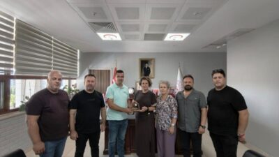  Edirne Gazeteciler Derneği (EGD) Başkanı Gökhan Tuzladan, beraberinde Başkan Yardımcıları
