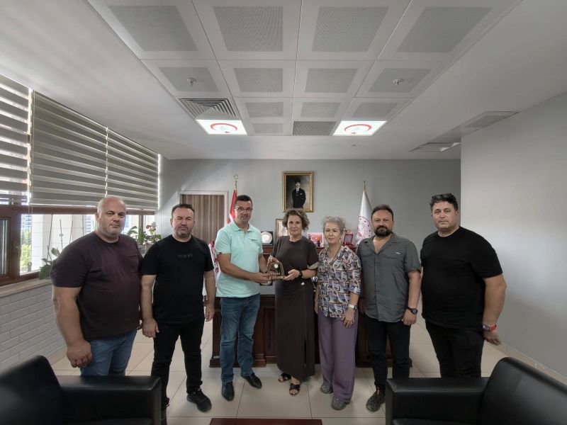  Edirne Gazeteciler Derneği (EGD) Başkanı Gökhan Tuzladan, beraberinde Başkan Yardımcıları