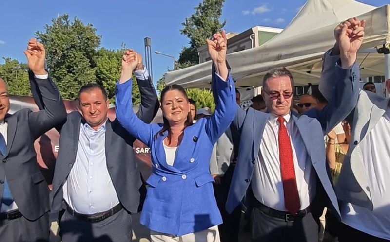 CHP'den istifa ederek YENİ Parti saflarına katılan Edirne Belediye Başkanı