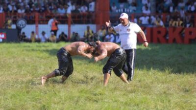 Edirne'de düzenlenen 665'inci Tarihi Kırkpınar Yağlı Güreşleri'nde başpehlivanlık kategorisinde son