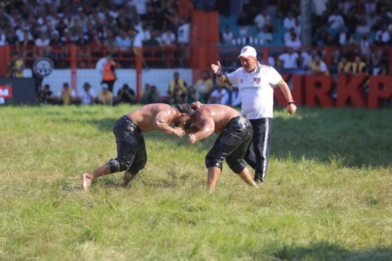 Edirne'de düzenlenen 665'inci Tarihi Kırkpınar Yağlı Güreşleri'nde başpehlivanlık kategorisinde son