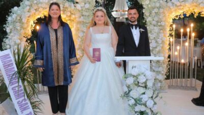 Gazeteci Resul Oruçoğlu'nun oğlu Ayberk Oruçoğlu, düzenlenen görkemli törenle Eda
