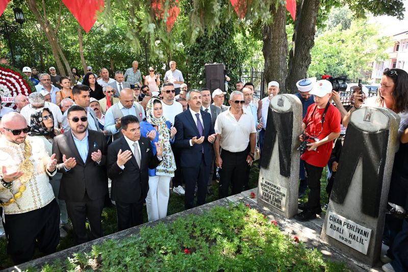 Tarihi Kırkpınar Yağlı Güreşleri'nin kent merkezindeki açılış programı, Selimiye Meydanı'ndan