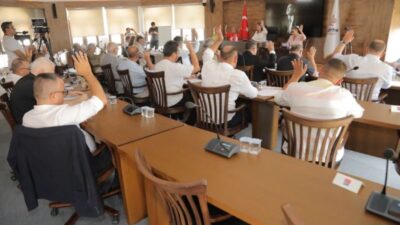 CHP'den Yeni Parti'ye geçen meclis üyelerinin boşalttığı komisyon üyelikleri, Belediye