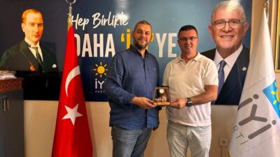 Edirne Gazeteciler Derneği (EGD) Başkanı Gökhan Tuzladan ve beraberindeki yönetim
