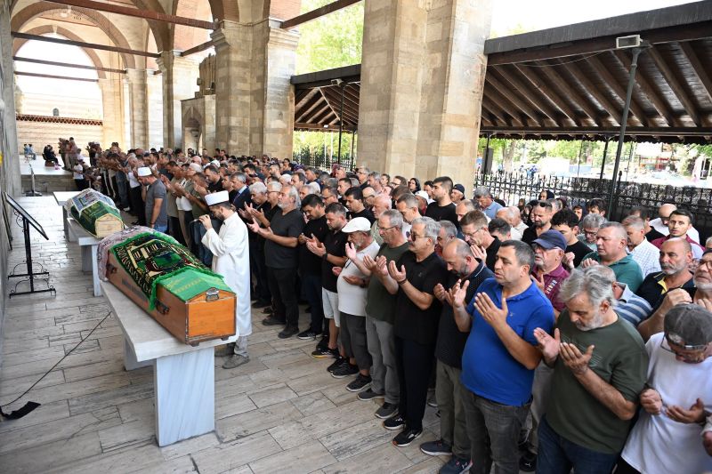 Edirne'nin Üyüklütatar köyünde meydana gelen traktör kazasında yaşamını yitiren Raşit