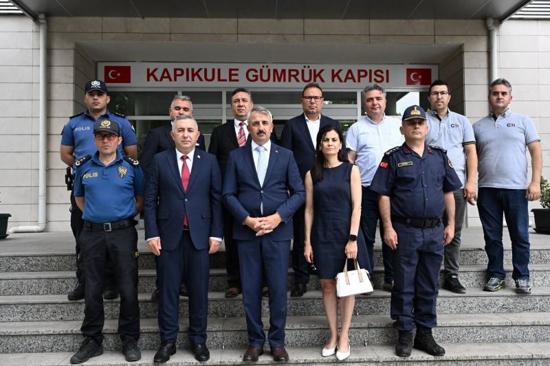 Yıllık izinlerini Türkiye’de geçiren gurbetçilerin dönüş yolculuğu devam ederken, Kapıkule